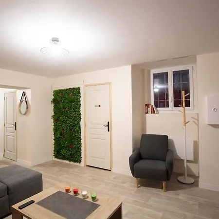 Holiday home Charite Bas Logement 75 M2 Avec Jacuzzi Couvert Privatif